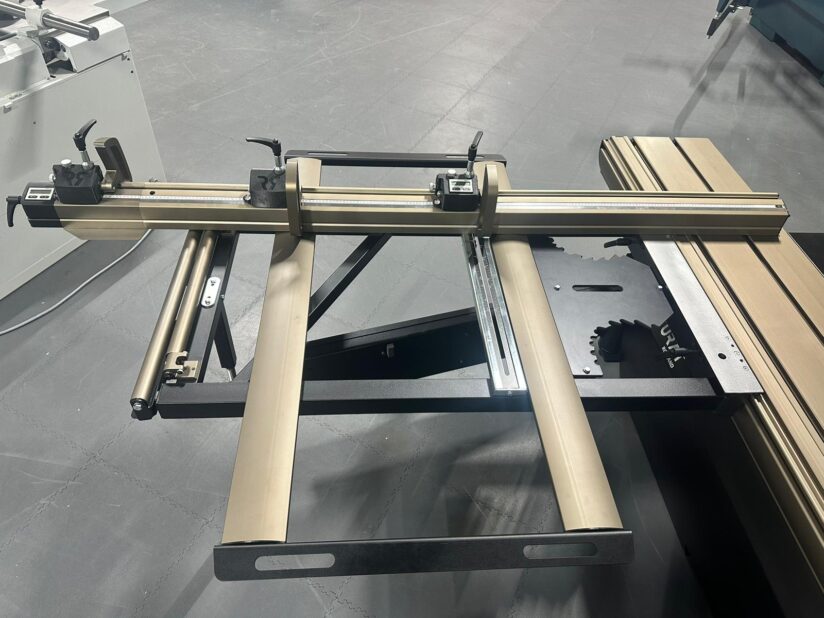 outrigger table