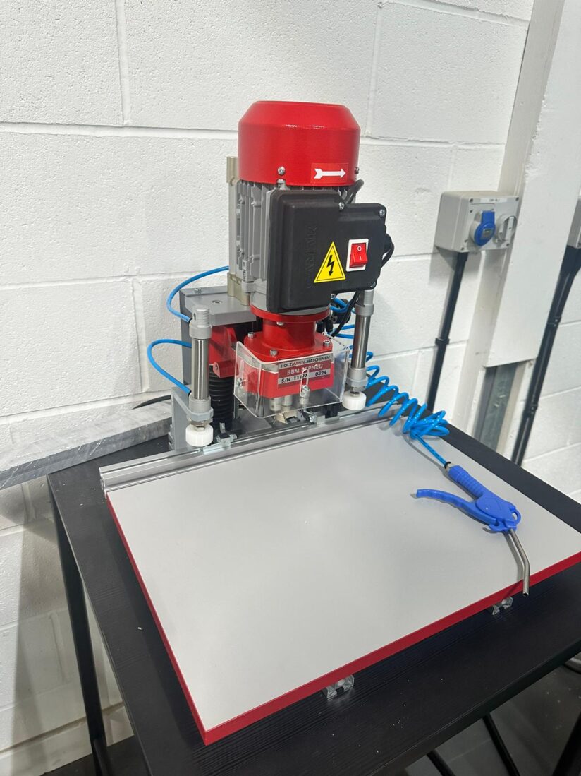 BBM 35 PNEU Work table